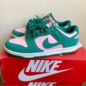 Nike Men’s Dunk Low Retro SE Med Soft Pink/Malachite Colorway